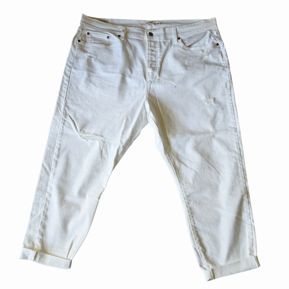 Levi's Wedgie Skinny Distressed white jeans. Size 22W